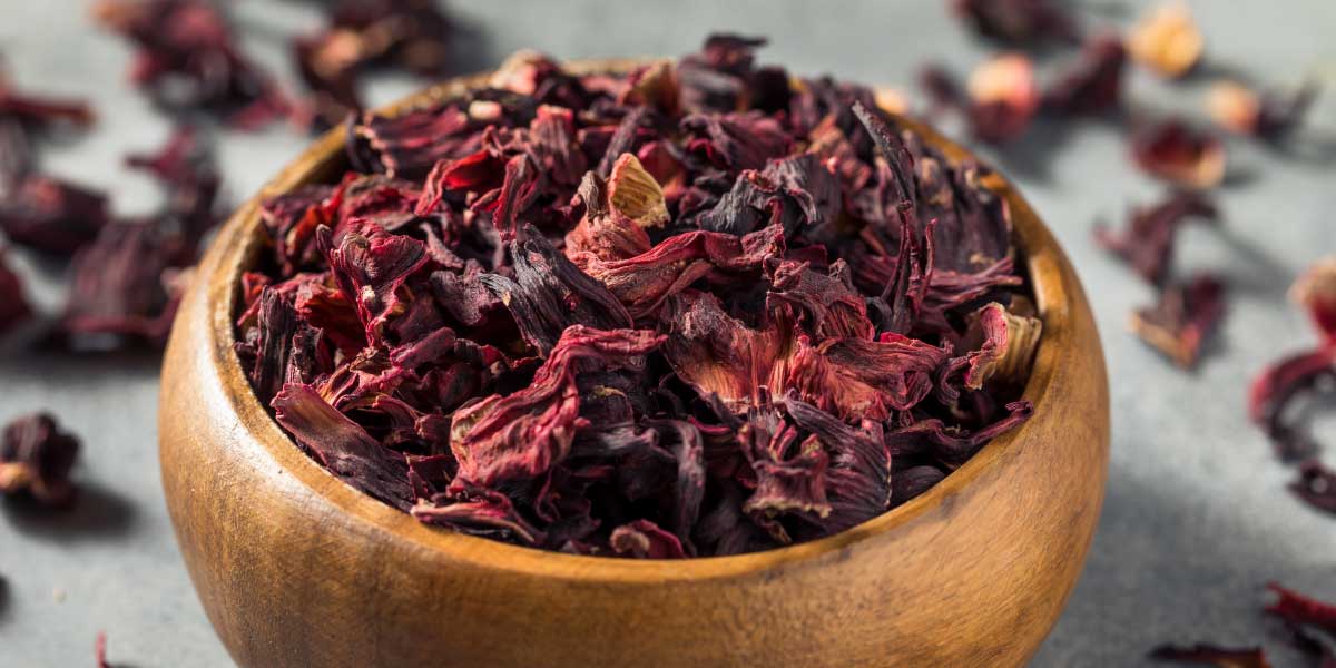 7 bienfaits de l'hibiscus prouvés par la science : tisane, jus, salade
