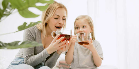 Mon enfant peut-il boire du thé ? Découvrez la vérité surprenante !
